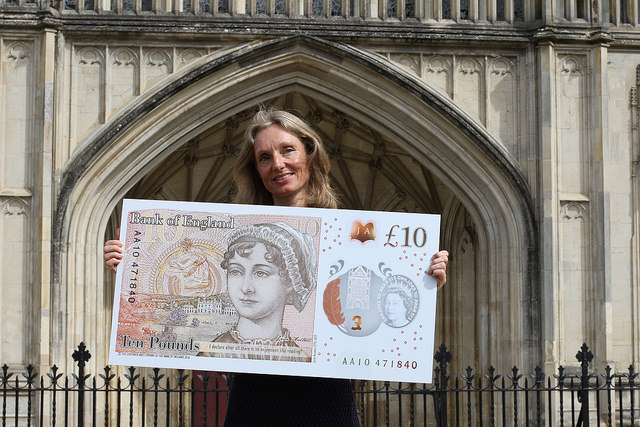 Colour photo of the unveiling of Elizabeth Fry on the £10 note